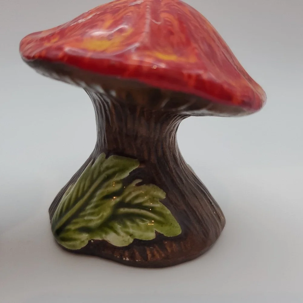 VTG Treasure Craft MCM Mushroom Salt And Pepper Shakers Red Orange Caps